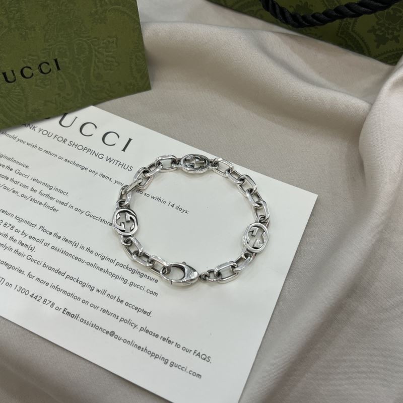 G*u*i bracelets